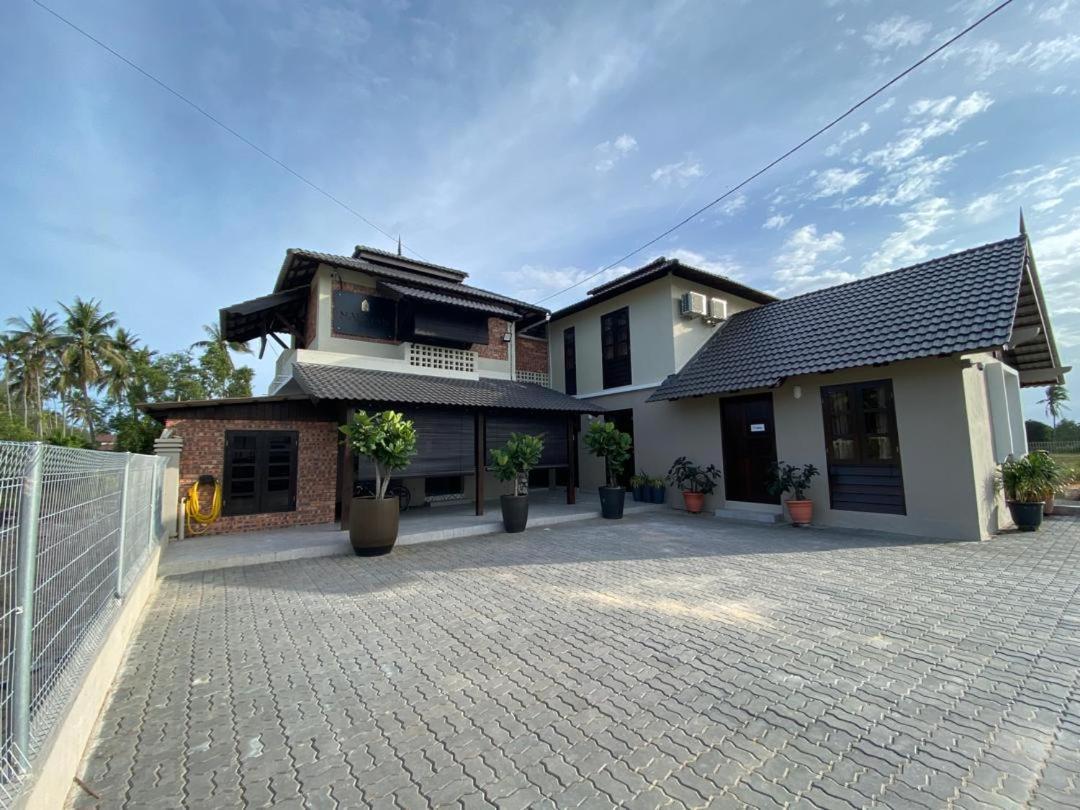 Nalayan Villa Kampung Kuala Besut Exterior foto